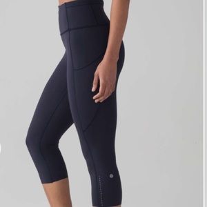 Lululemon Fast & Free Crops II run with Nulux™ midnight navy blue 19” inseam 4